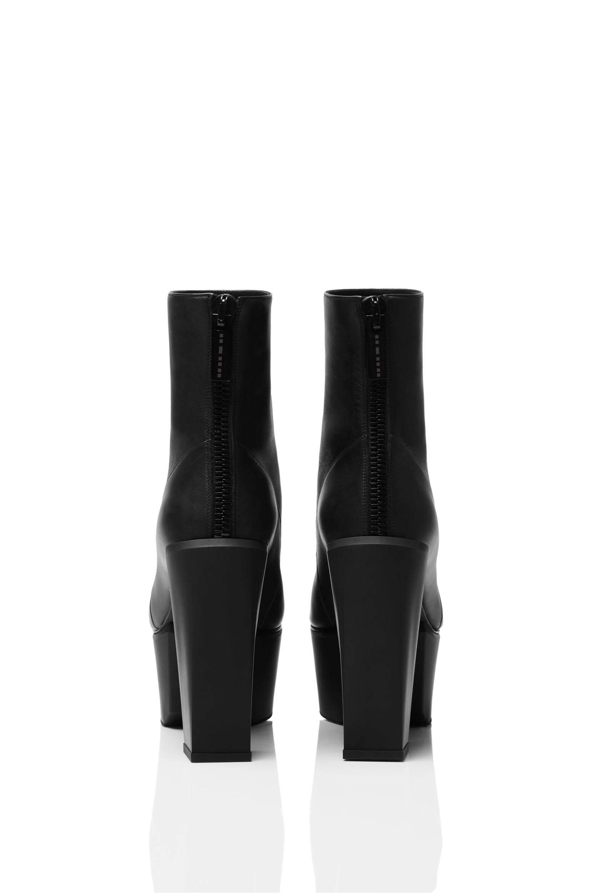HAIKI 651 – Back zip platform boot with softly rounded toe. Finished in calf nappa in black. 